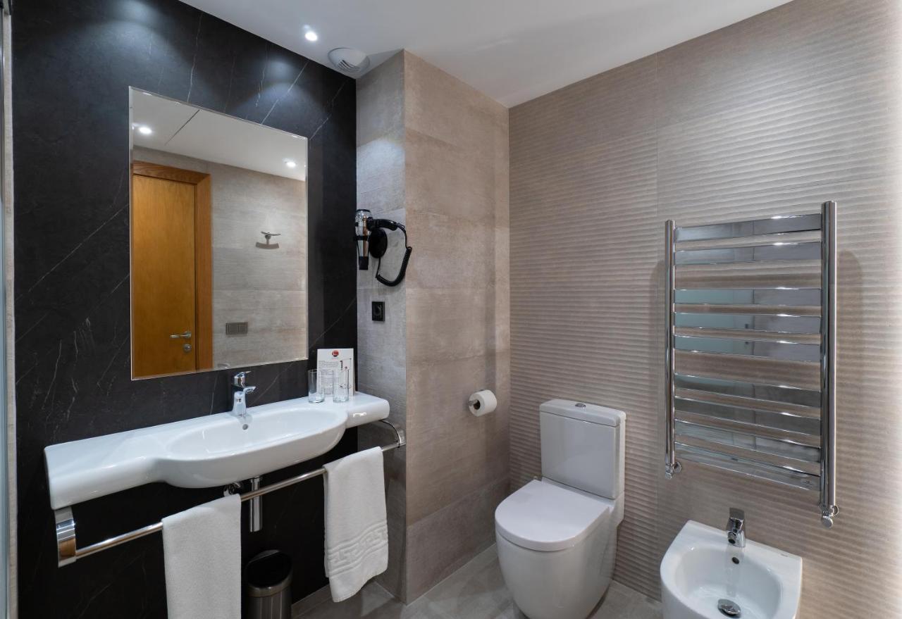 Hotel Apartamentos Bajondillo 托雷莫利诺斯 外观 照片 Bathroom