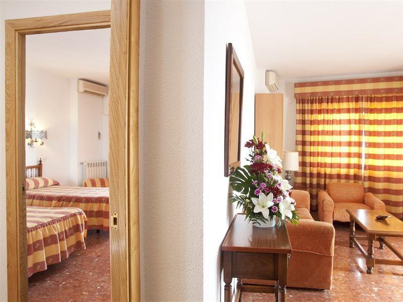 Hotel Apartamentos Bajondillo 托雷莫利诺斯 外观 照片 Room in a hotel