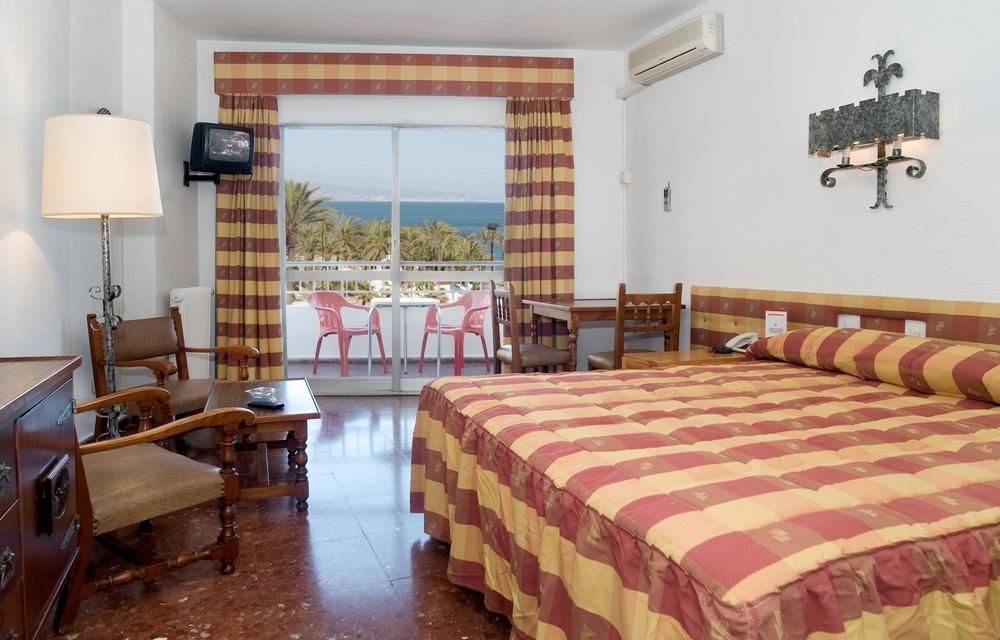 Hotel Apartamentos Bajondillo 托雷莫利诺斯 外观 照片 Room at a hotel in Ibiza