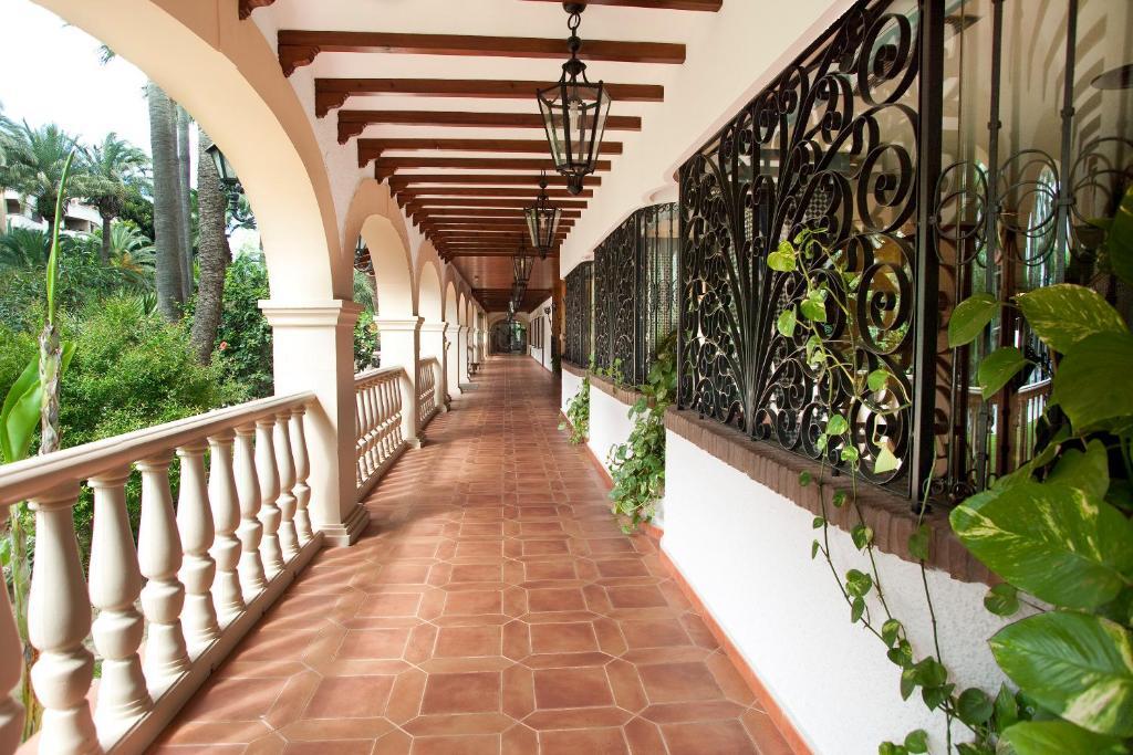 Hotel Apartamentos Bajondillo 托雷莫利诺斯 外观 照片 Casa de Piedra