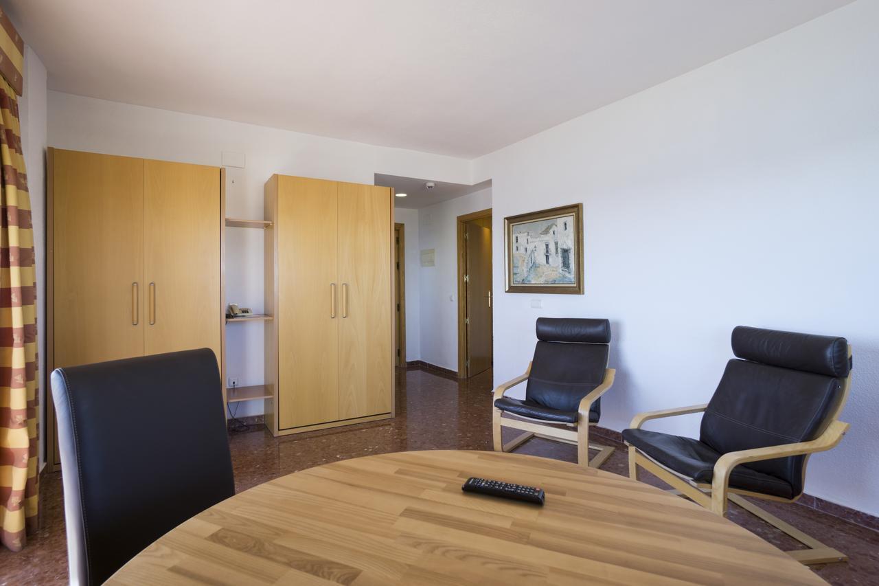 Hotel Apartamentos Bajondillo 托雷莫利诺斯 外观 照片 Interior of a room