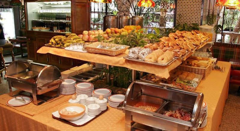Hotel Apartamentos Bajondillo 托雷莫利诺斯 外观 照片 Breakfast buffet
